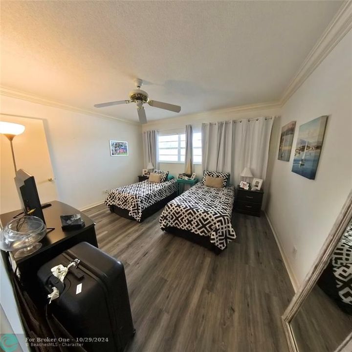 For Sale: $153,000 (2 beds, 1 baths, 858 Square Feet)