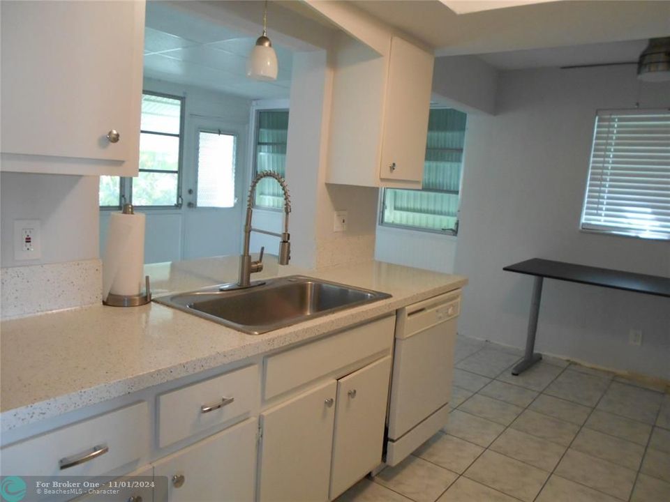 For Rent: $1,950 (2 beds, 2 baths, 1260 Square Feet)