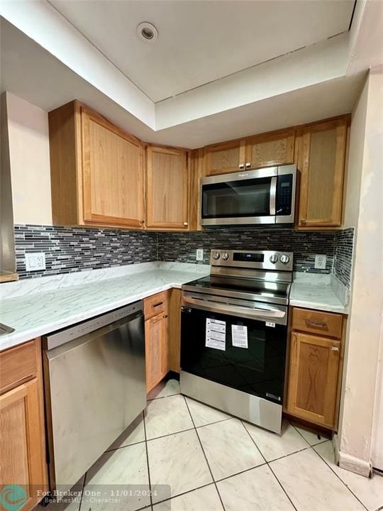 For Rent: $1,800 (2 beds, 2 baths, 1000 Square Feet)