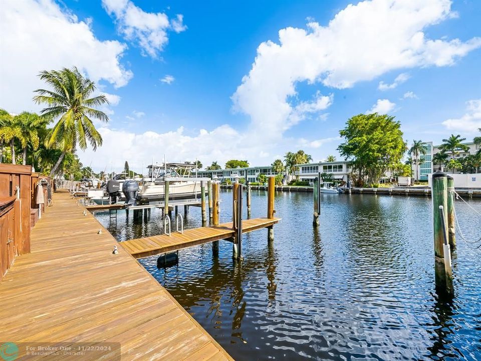 For Sale: $1,395,000 (2 beds, 2 baths, 2260 Square Feet)