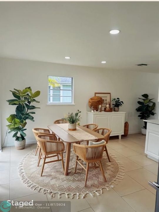 For Sale: $274,000 (2 beds, 2 baths, 1019 Square Feet)