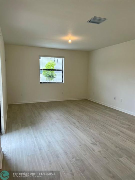 For Rent: $3,900 (3 beds, 2 baths, 1990 Square Feet)