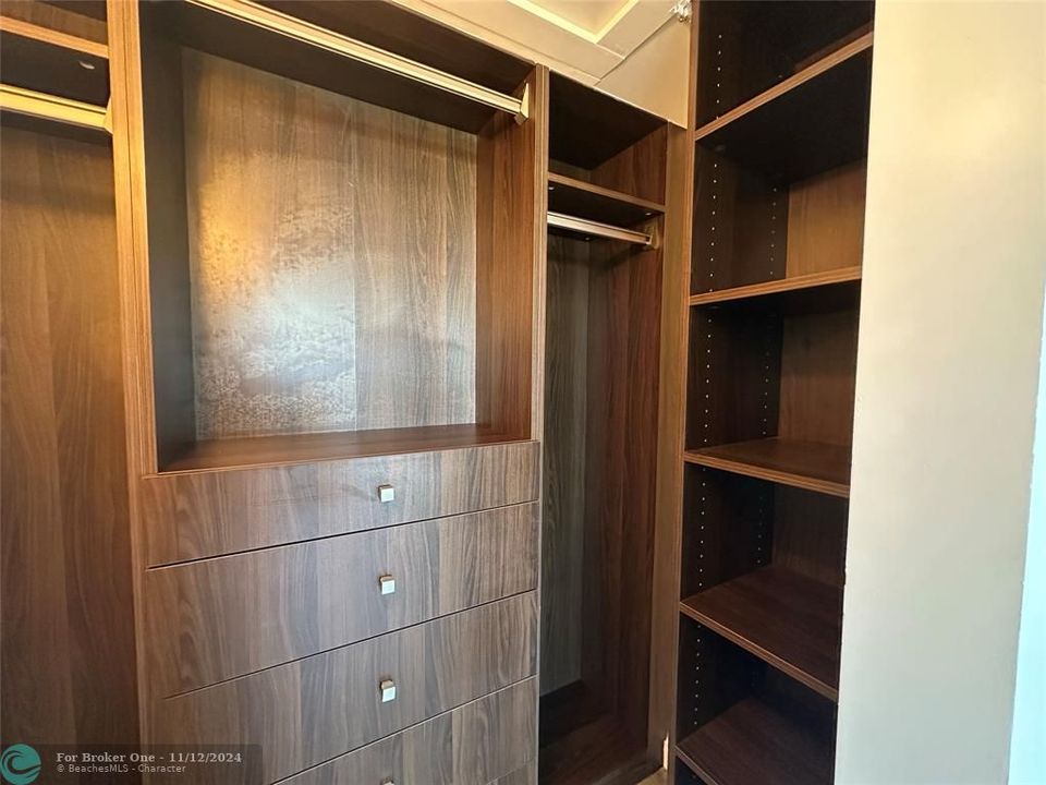 В аренду: $3,200 (1 спален, 1 ванн, 940 Квадратных фут)