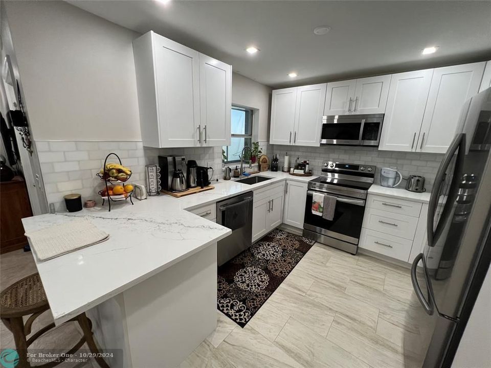 For Sale: $304,900 (2 beds, 2 baths, 1026 Square Feet)