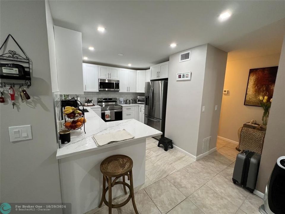 For Sale: $304,900 (2 beds, 2 baths, 1026 Square Feet)