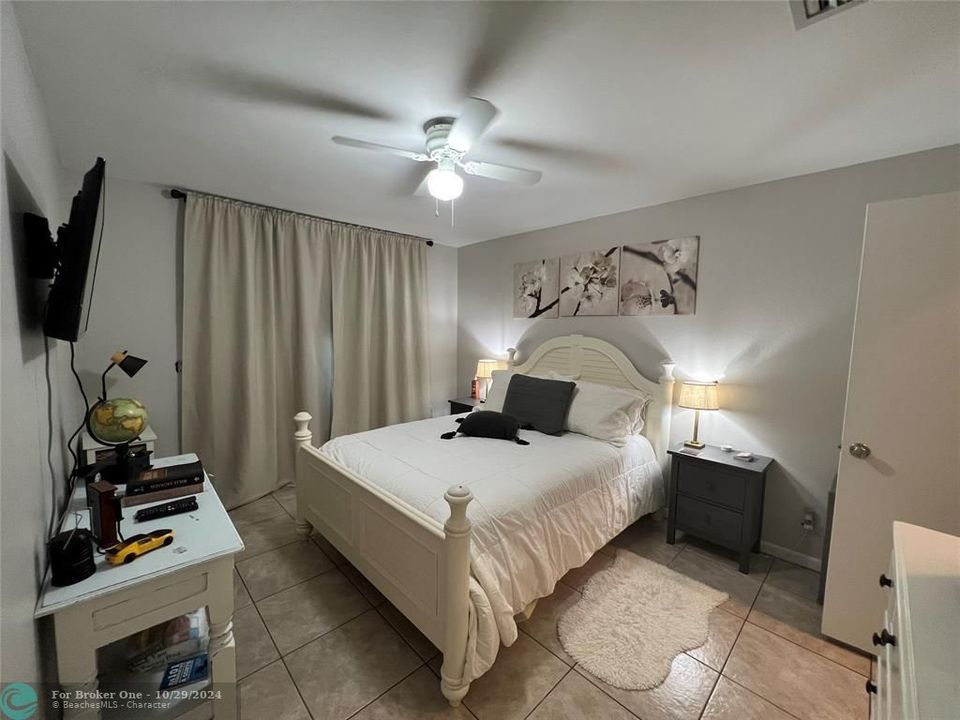 For Sale: $304,900 (2 beds, 2 baths, 1026 Square Feet)