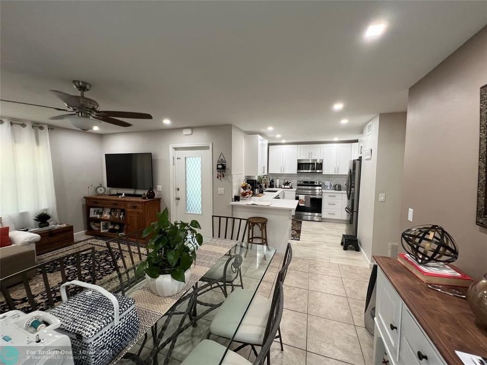 For Sale: $304,900 (2 beds, 2 baths, 1026 Square Feet)