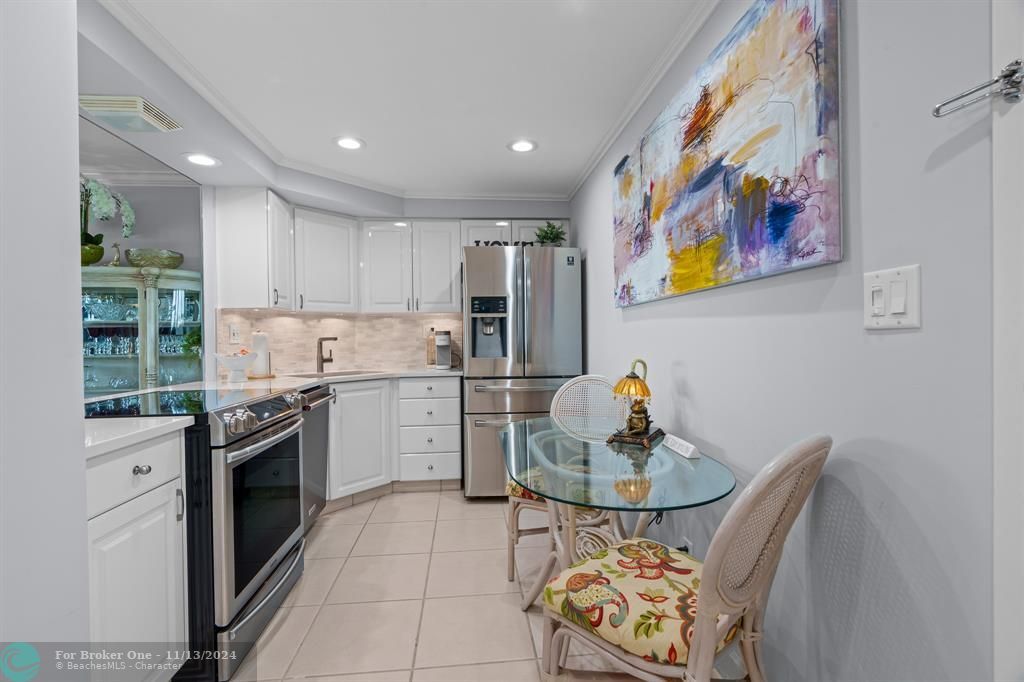 For Sale: $465,000 (2 beds, 2 baths, 1120 Square Feet)