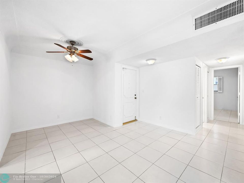 For Sale: $385,000 (2 beds, 2 baths, 1260 Square Feet)