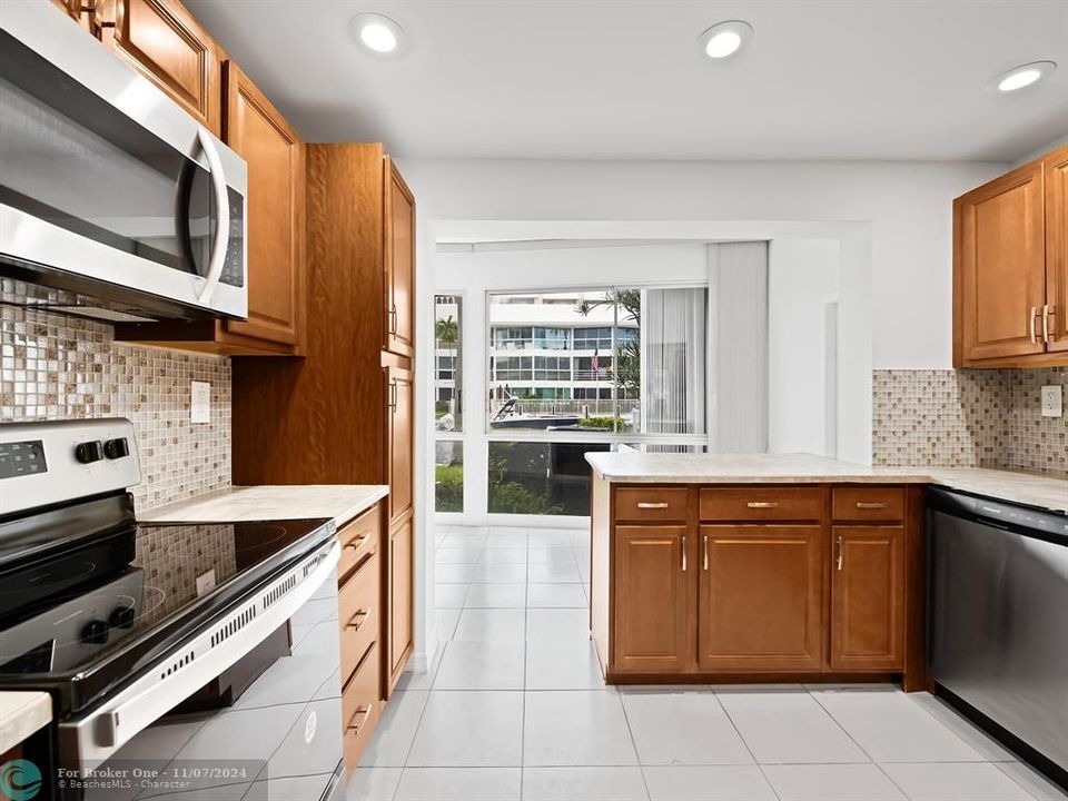 For Sale: $385,000 (2 beds, 2 baths, 1260 Square Feet)