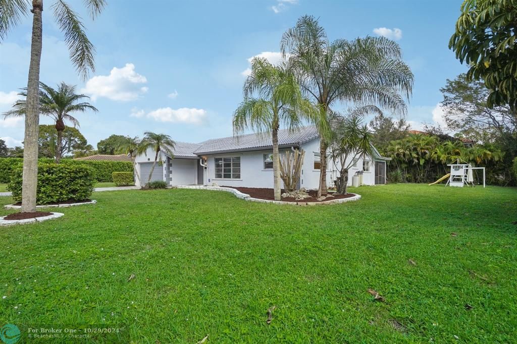 For Sale: $699,000 (3 beds, 2 baths, 1886 Square Feet)