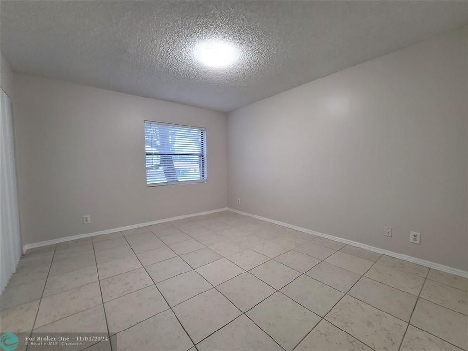 For Rent: $1,750 (1 beds, 1 baths, 757 Square Feet)