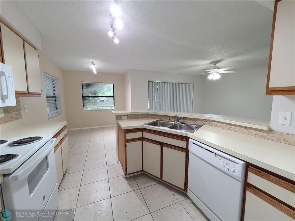 For Rent: $1,750 (1 beds, 1 baths, 757 Square Feet)