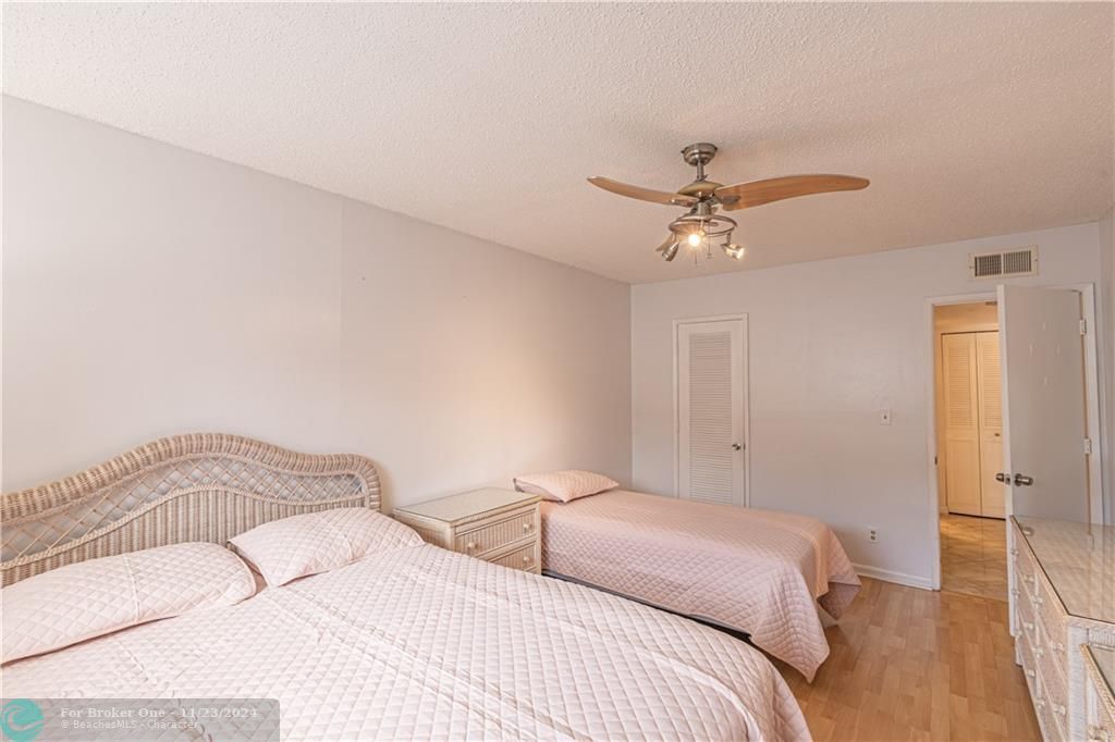 For Rent: $2,000 (1 beds, 1 baths, 670 Square Feet)