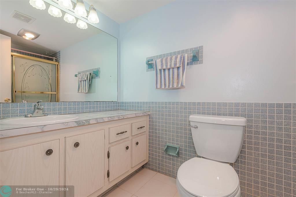 For Sale: $109,900 (1 beds, 1 baths, 959 Square Feet)