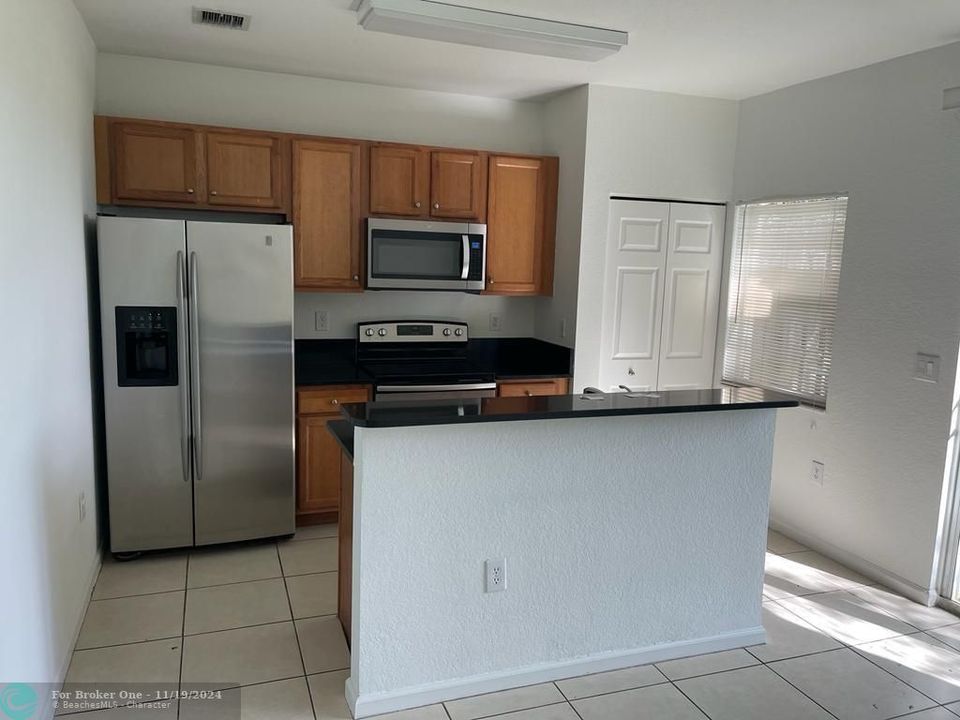 For Rent: $2,800 (3 beds, 3 baths, 1426 Square Feet)