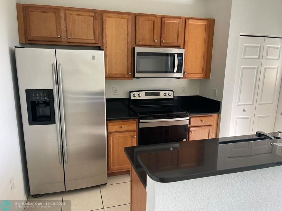 For Rent: $2,800 (3 beds, 3 baths, 1426 Square Feet)