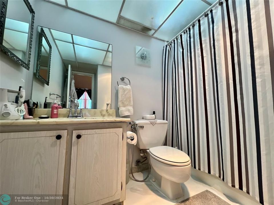 For Sale: $194,000 (1 beds, 1 baths, 1070 Square Feet)