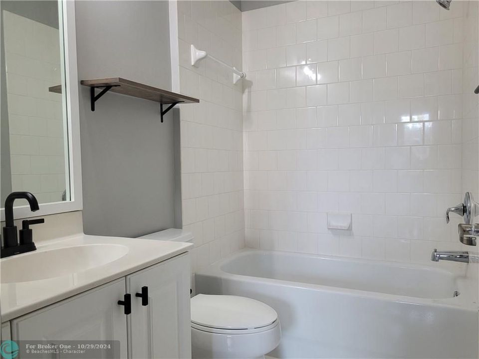 For Sale: $365,000 (2 beds, 2 baths, 1050 Square Feet)