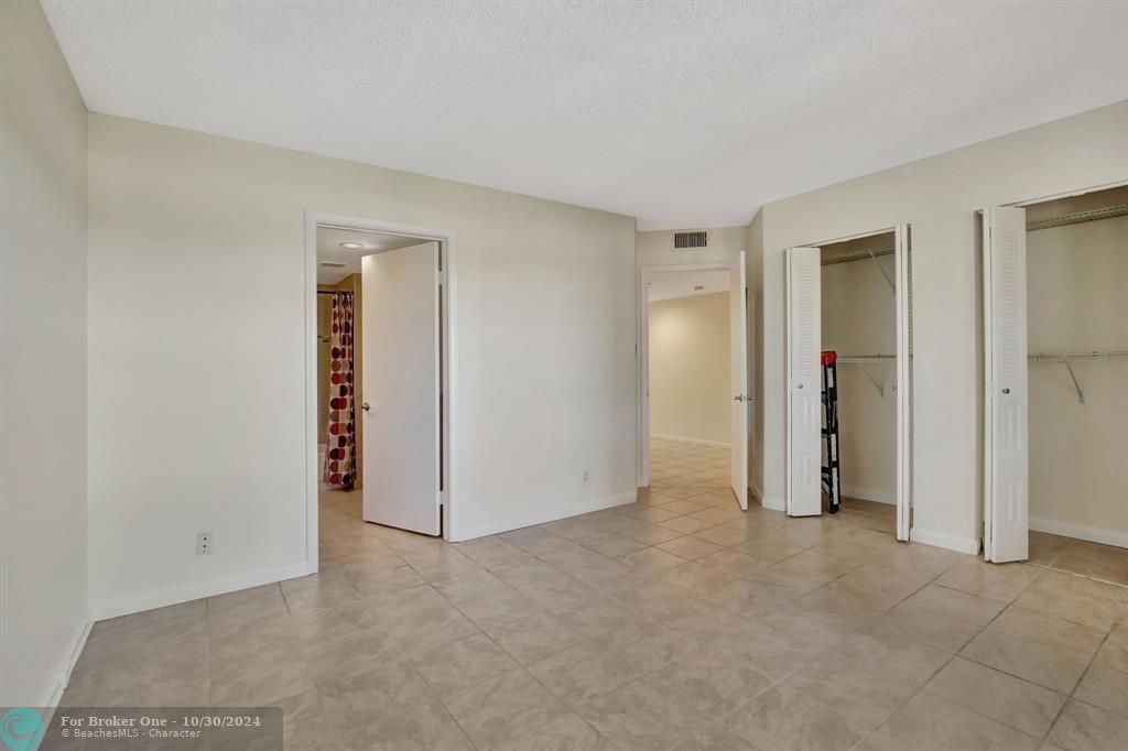 For Sale: $169,000 (1 beds, 1 baths, 1045 Square Feet)