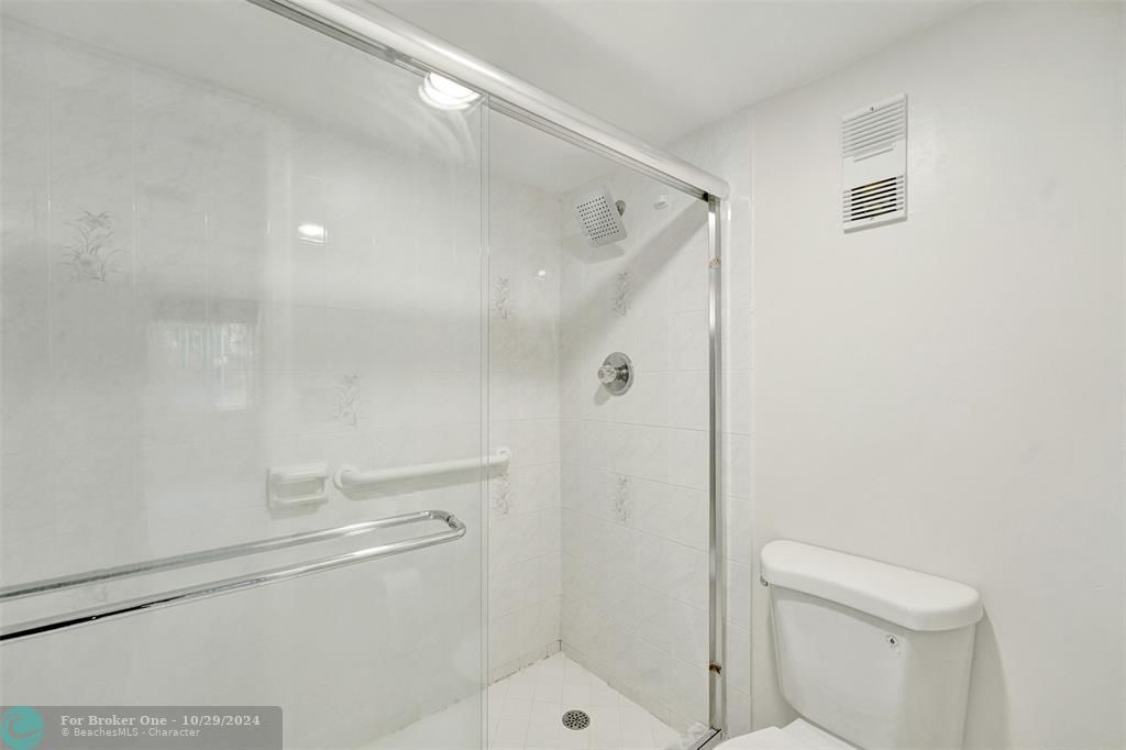 For Sale: $299,800 (2 beds, 2 baths, 1170 Square Feet)