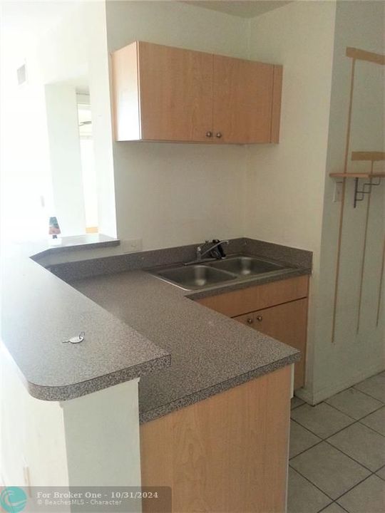 For Rent: $1,795 (1 beds, 1 baths, 793 Square Feet)