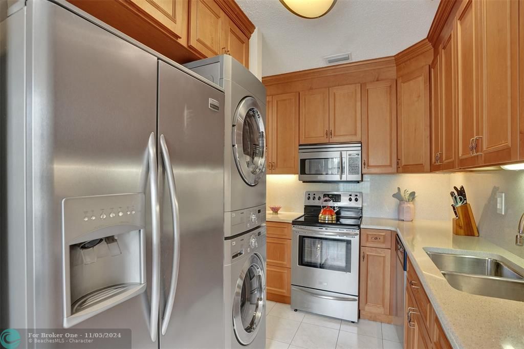 For Sale: $289,900 (2 beds, 2 baths, 1332 Square Feet)