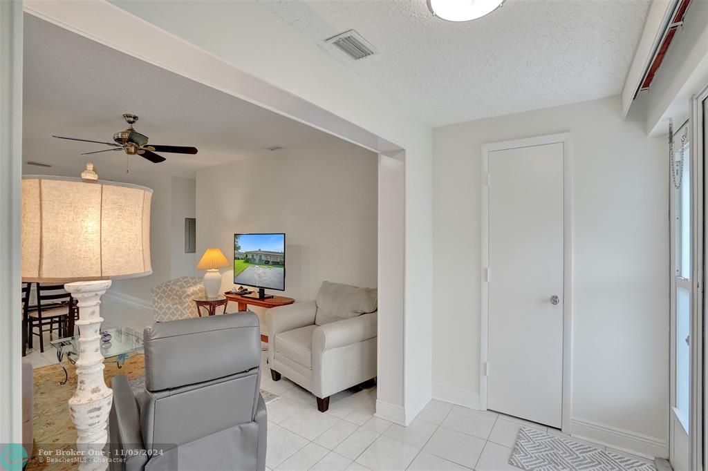 For Sale: $289,900 (2 beds, 2 baths, 1332 Square Feet)