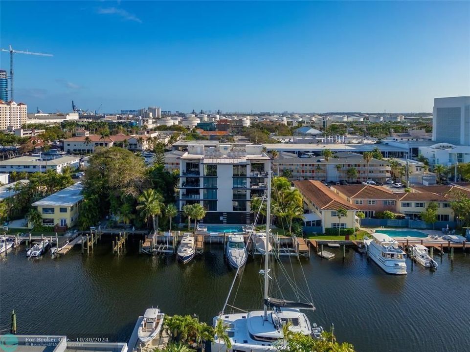 For Sale: $1,949,000 (3 beds, 3 baths, 2372 Square Feet)