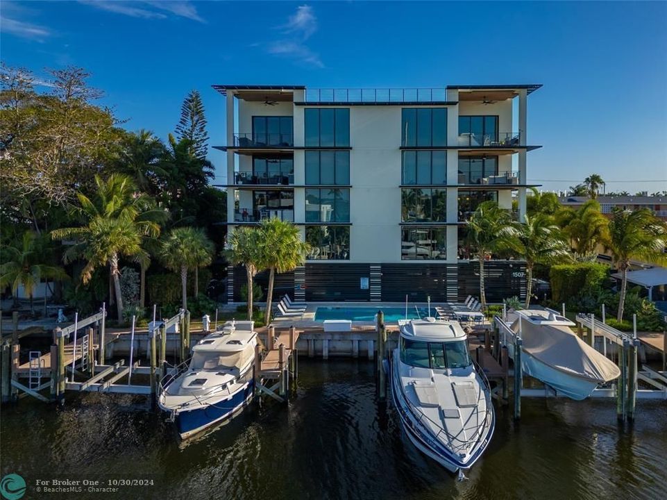 For Sale: $1,949,000 (3 beds, 3 baths, 2372 Square Feet)