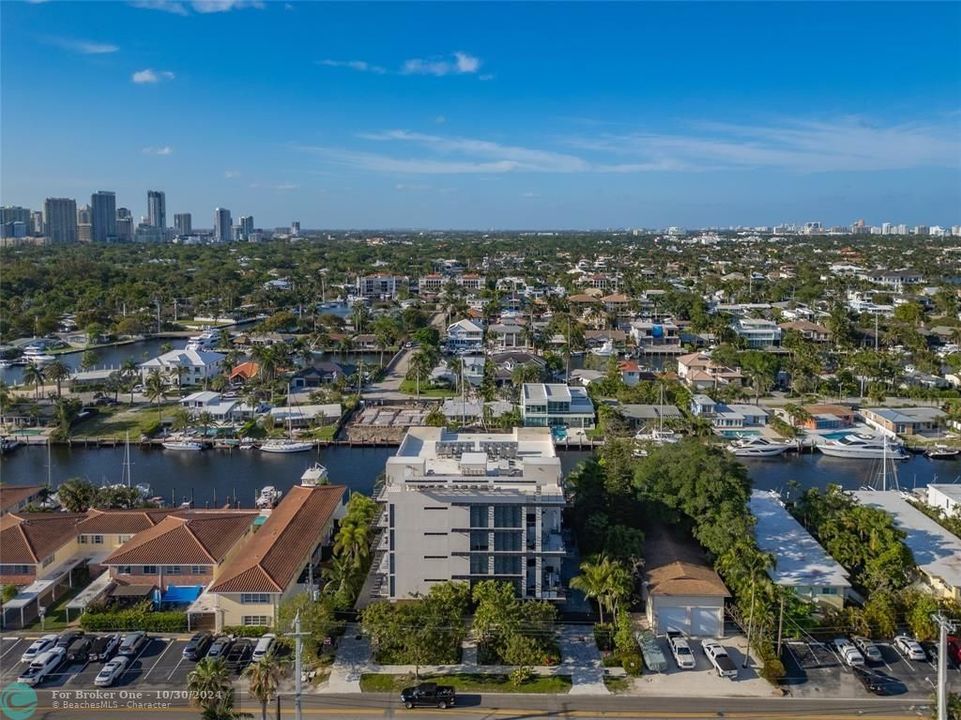 For Sale: $1,949,000 (3 beds, 3 baths, 2372 Square Feet)