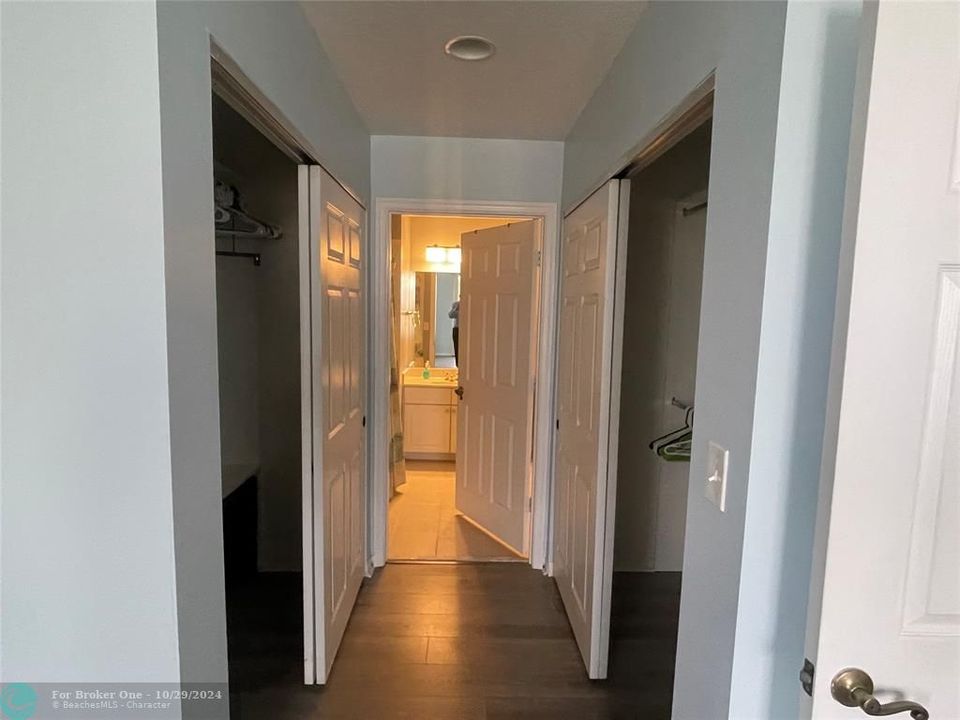 For Sale: $374,900 (2 beds, 2 baths, 1131 Square Feet)