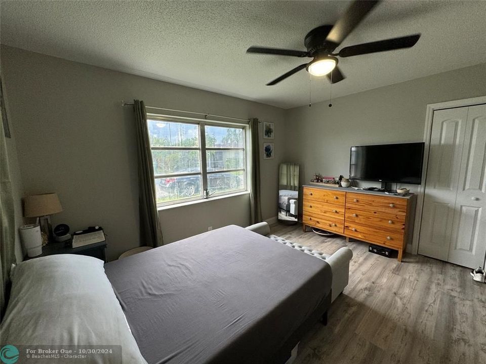 For Sale: $349,500 (2 beds, 2 baths, 1128 Square Feet)