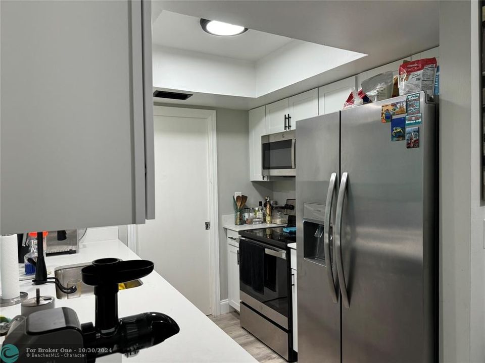 For Sale: $349,500 (2 beds, 2 baths, 1128 Square Feet)