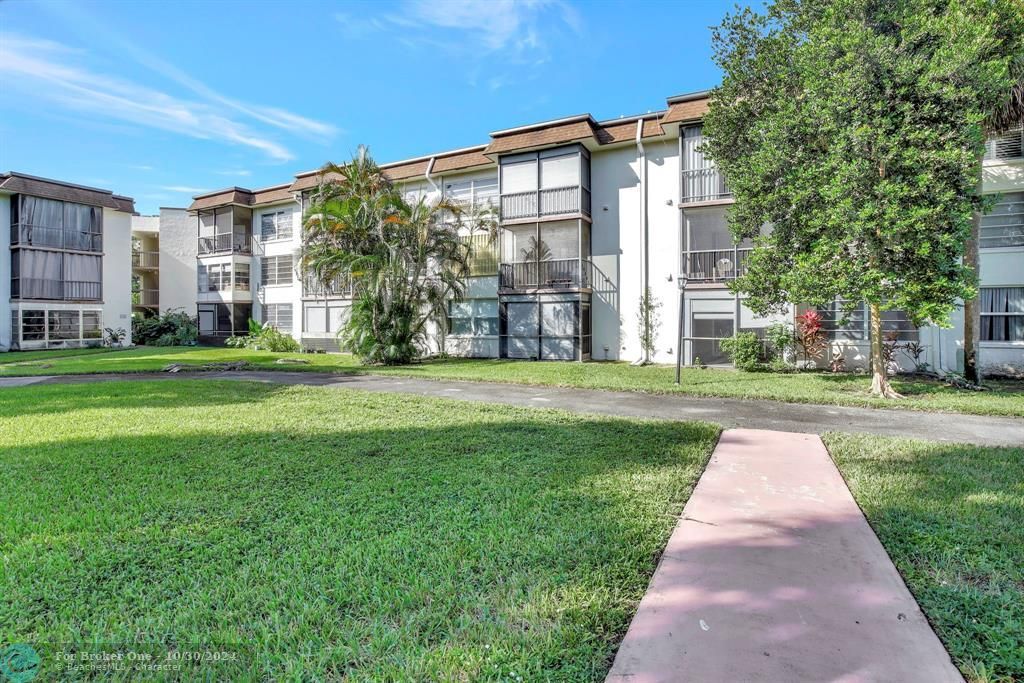 For Sale: $220,000 (2 beds, 2 baths, 1031 Square Feet)