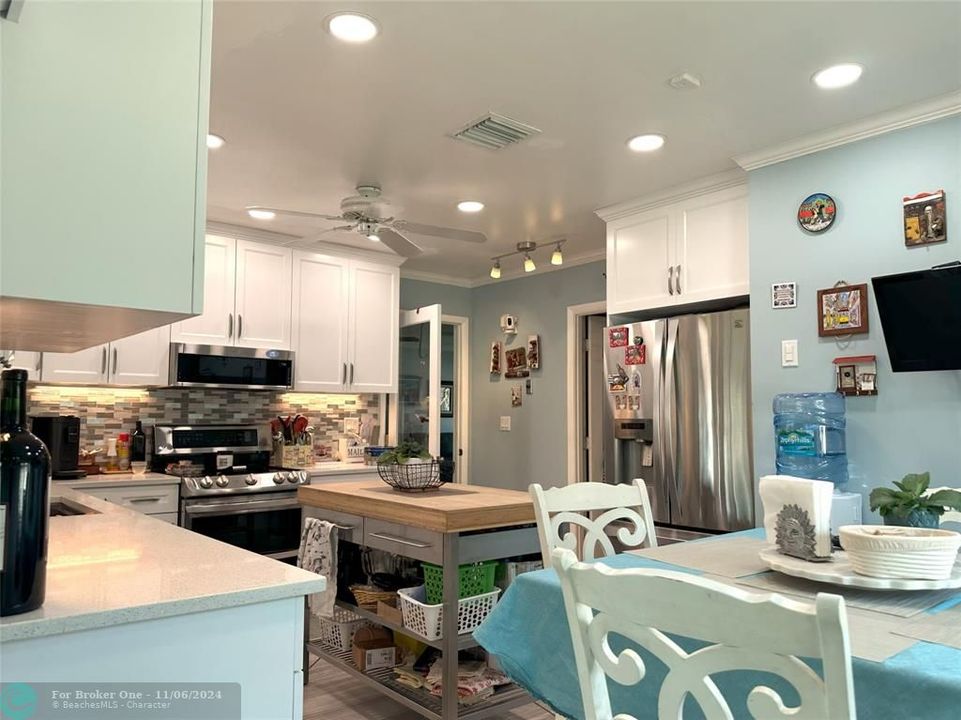 For Sale: $449,000 (2 beds, 2 baths, 1392 Square Feet)