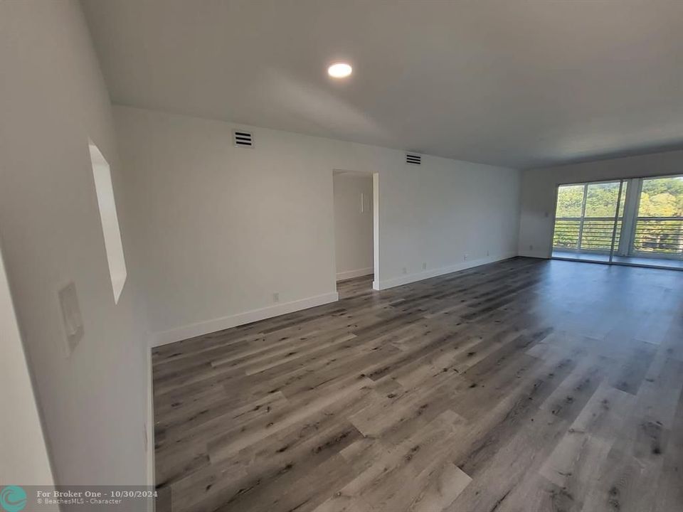 For Sale: $240,000 (2 beds, 2 baths, 1161 Square Feet)