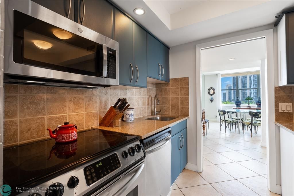 For Sale: $538,000 (2 beds, 2 baths, 1400 Square Feet)