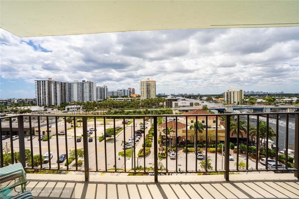 For Sale: $538,000 (2 beds, 2 baths, 1400 Square Feet)