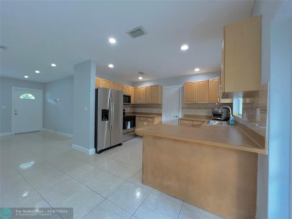 For Sale: $499,900 (4 beds, 2 baths, 1400 Square Feet)