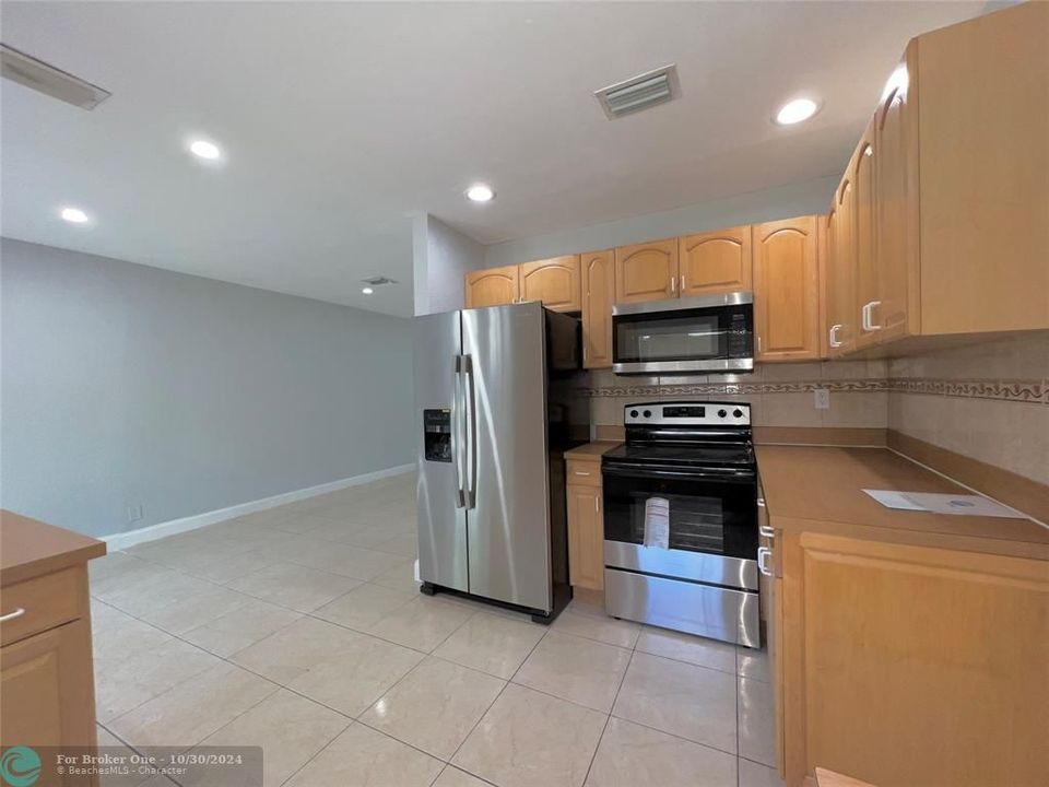 For Sale: $499,900 (4 beds, 2 baths, 1400 Square Feet)