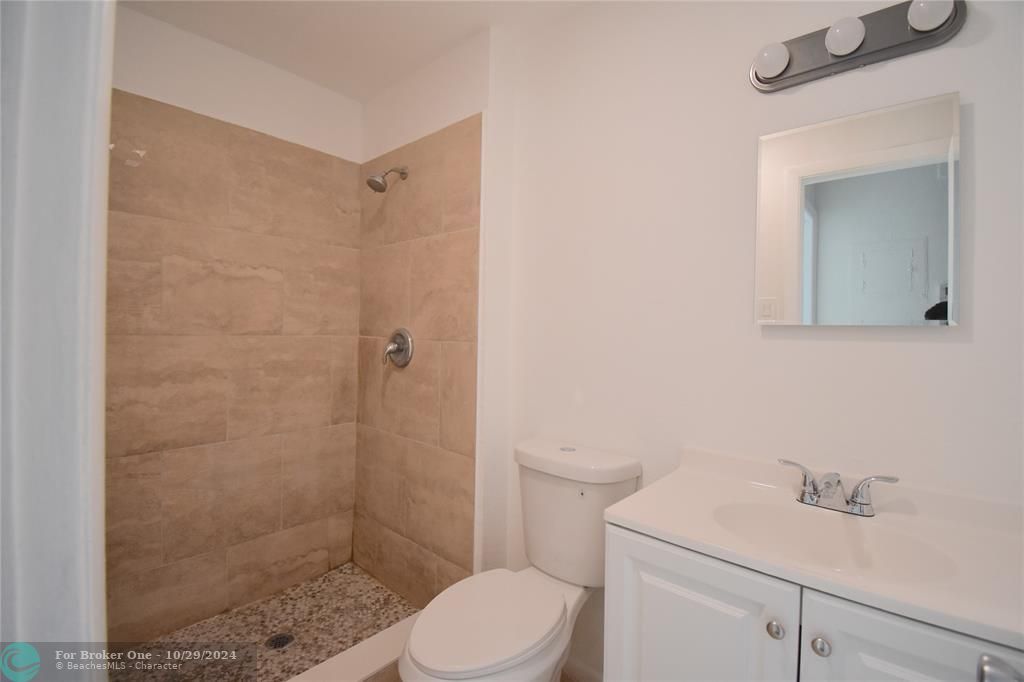 For Sale: $379,000 (2 beds, 2 baths, 952 Square Feet)