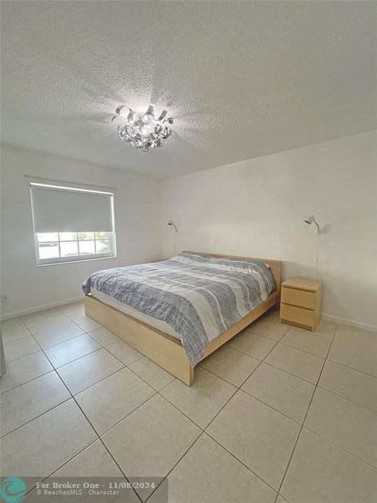 For Rent: $2,400 (1 beds, 1 baths, 900 Square Feet)