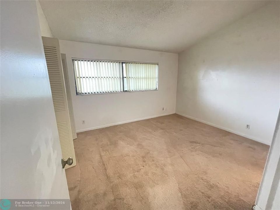 For Rent: $2,300 (2 beds, 1 baths, 978 Square Feet)