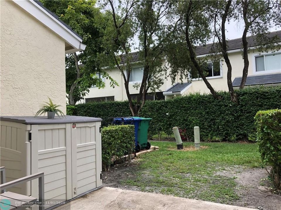 For Rent: $2,600 (2 beds, 2 baths, 1050 Square Feet)