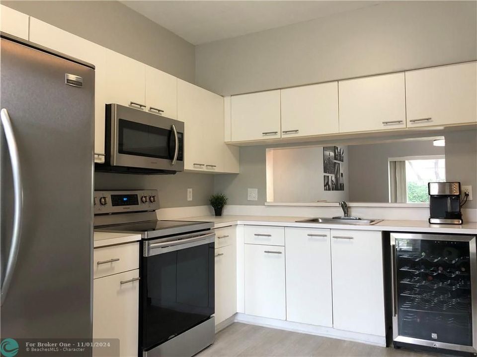 For Rent: $2,600 (2 beds, 2 baths, 1050 Square Feet)