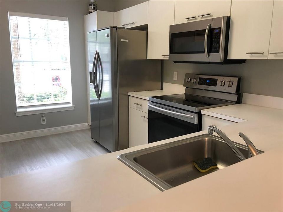 For Rent: $2,600 (2 beds, 2 baths, 1050 Square Feet)