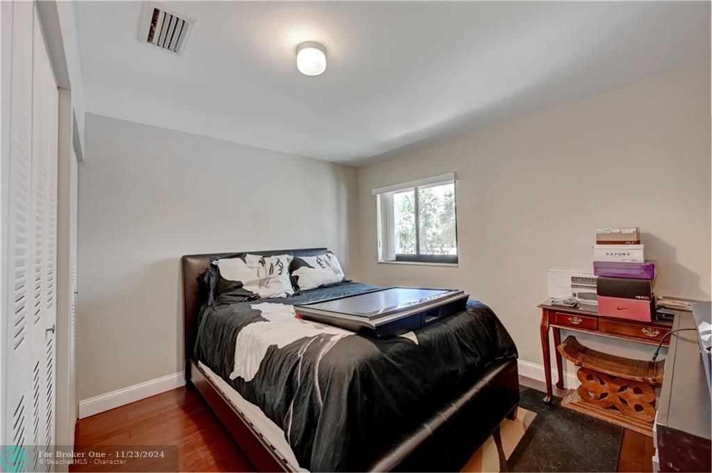 Active With Contract: $2,850 (3 beds, 2 baths, 1484 Square Feet)