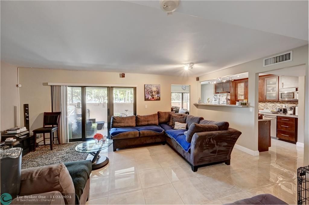 Active With Contract: $2,850 (3 beds, 2 baths, 1484 Square Feet)