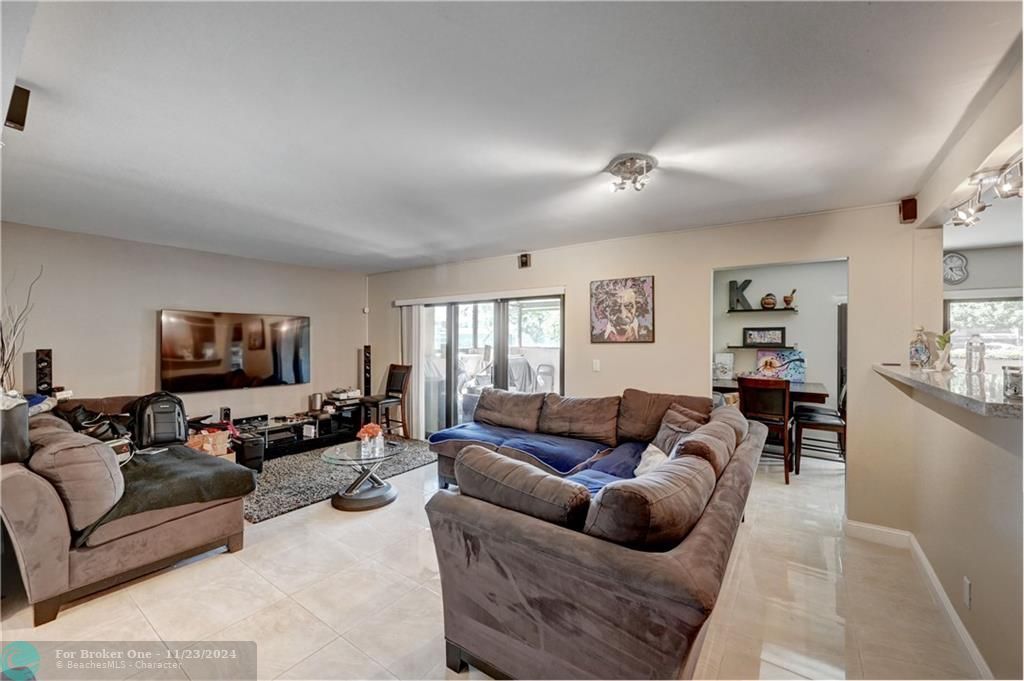 Active With Contract: $2,850 (3 beds, 2 baths, 1484 Square Feet)